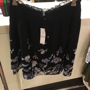 Whitehouse Blackmarket black & blue flowers NWOT